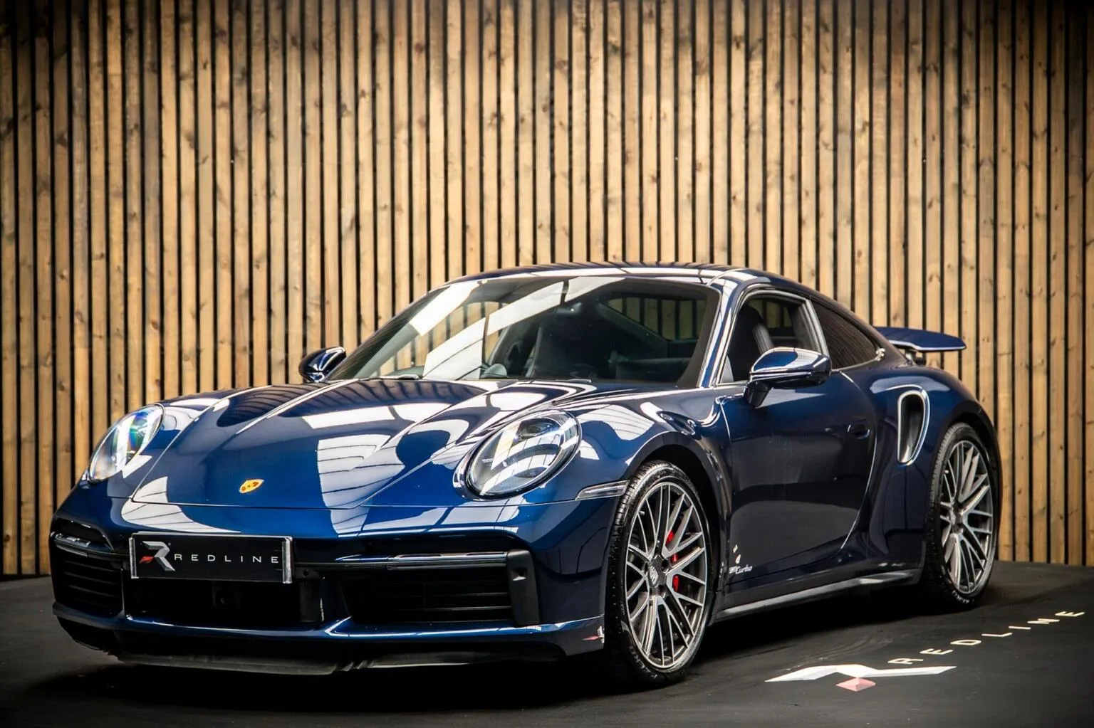 2021 Porsche 911 Turbo en un concesionario especializado de Knaresborough, Reino Unido, foto principal
