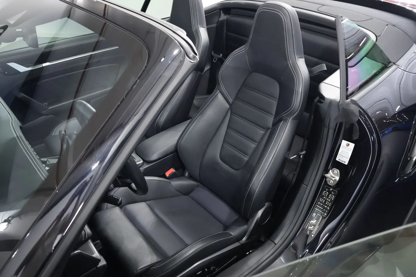 2021 Porsche 911 Turbo S Cabriolet offered by a supercar dealer in Zibido San Giacomo, Italy, photo 9 of 24