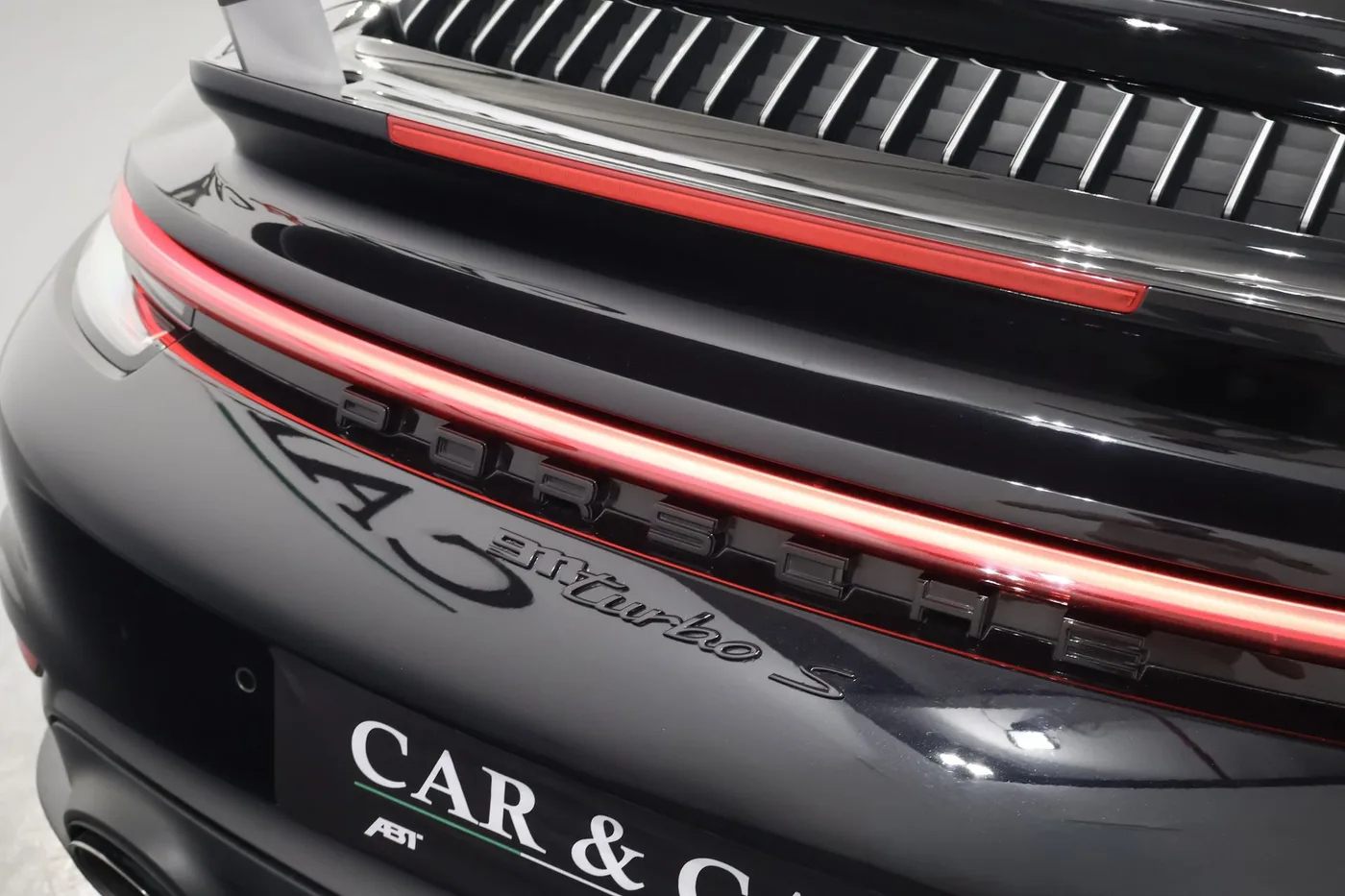 2021 Porsche 911 Turbo S Cabriolet offered by a supercar dealer in Zibido San Giacomo, Italy, photo 16 of 24