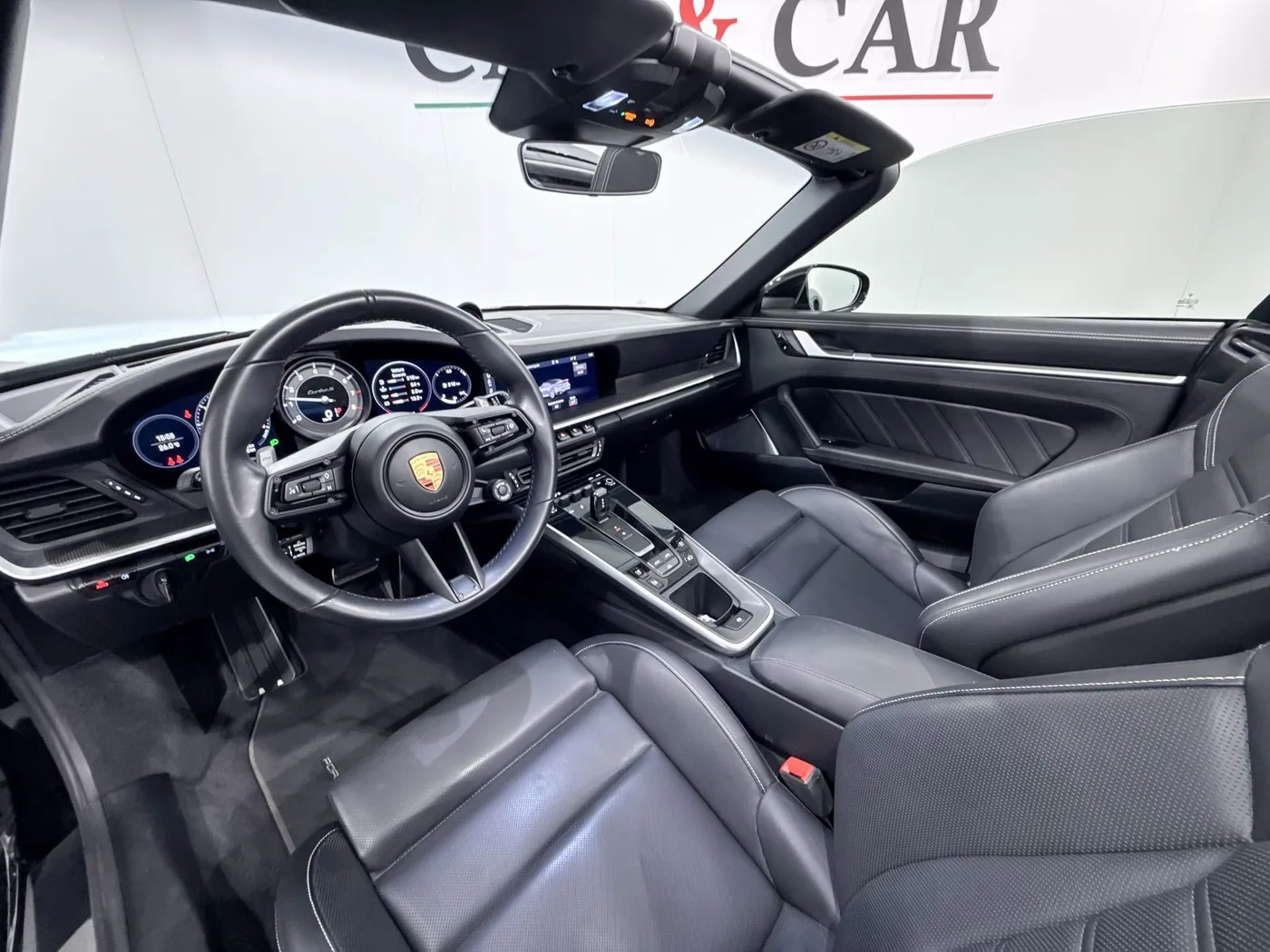2021 Porsche 911 Turbo S Cabriolet offered by a supercar dealer in Zibido San Giacomo, Italy, photo 19 of 24