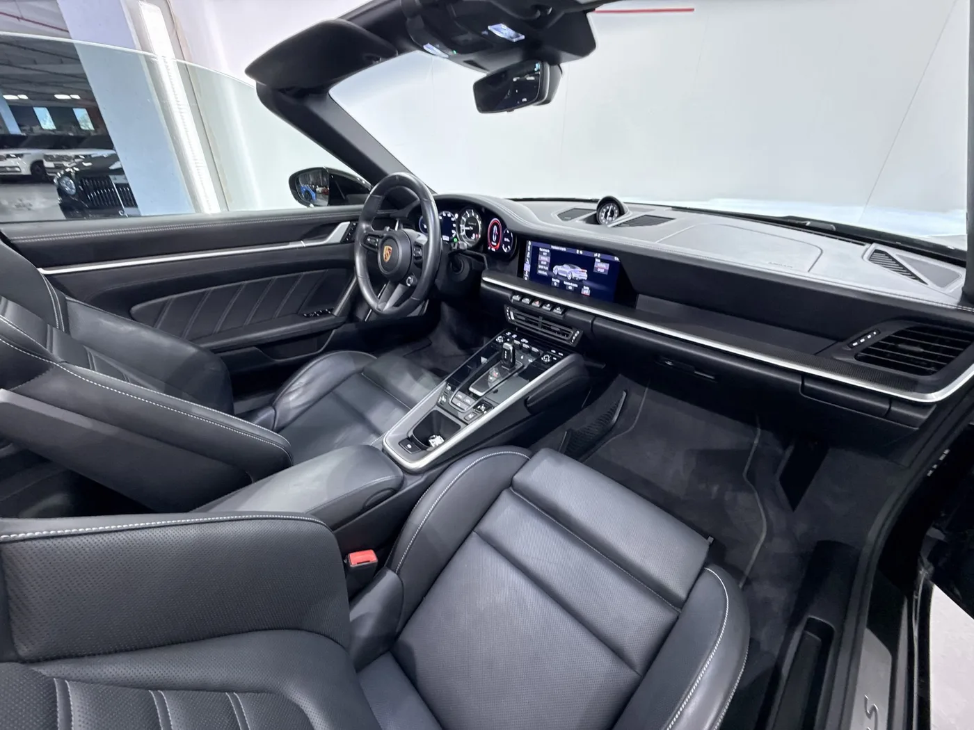 2021 Porsche 911 Turbo S Cabriolet offered by a supercar dealer in Zibido San Giacomo, Italy, photo 22 of 24