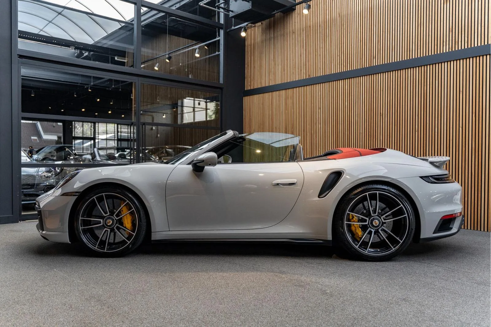 2021 Porsche 911 Turbo S Cabriolet, 3/30