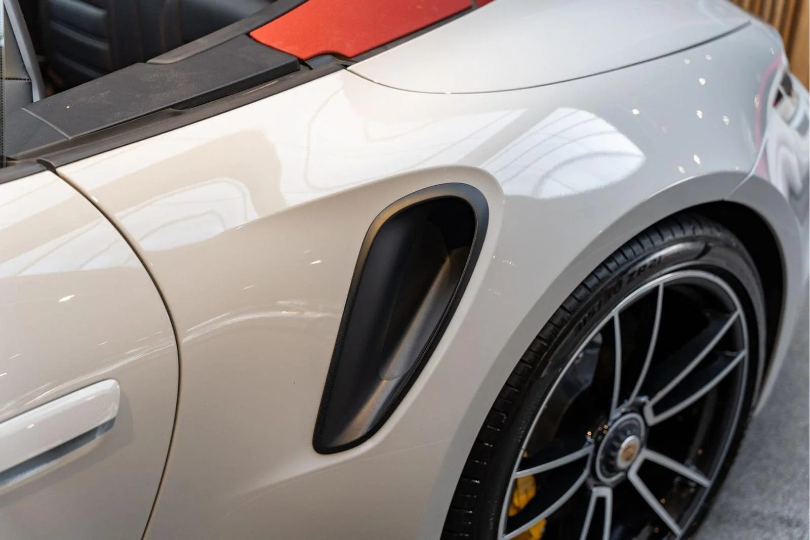 2021 Porsche 911 Turbo S Cabriolet, 17/30