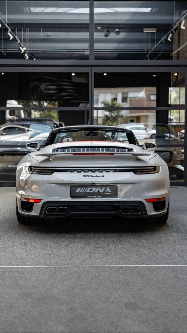 2021 Porsche 911 Turbo S Cabriolet, 27/30