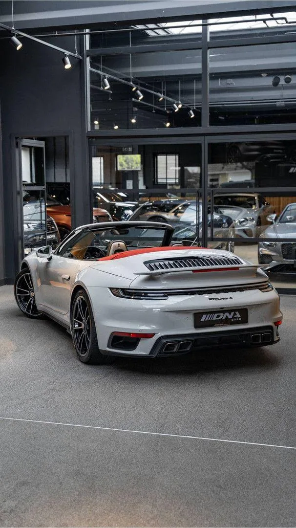 2021 Porsche 911 Turbo S Cabriolet, 29/30