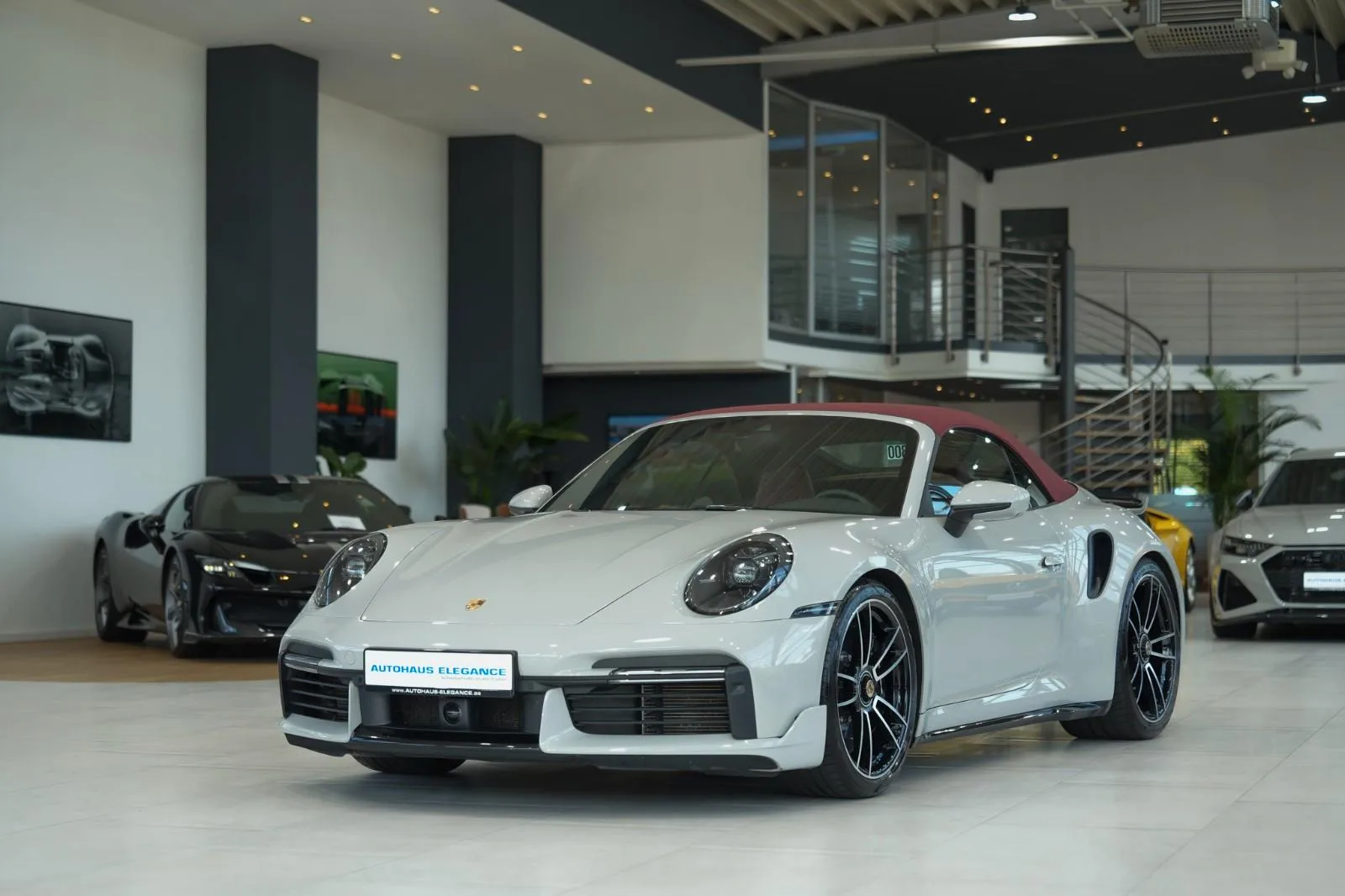 2021 Porsche 911 Turbo S Cabriolet, 28/30