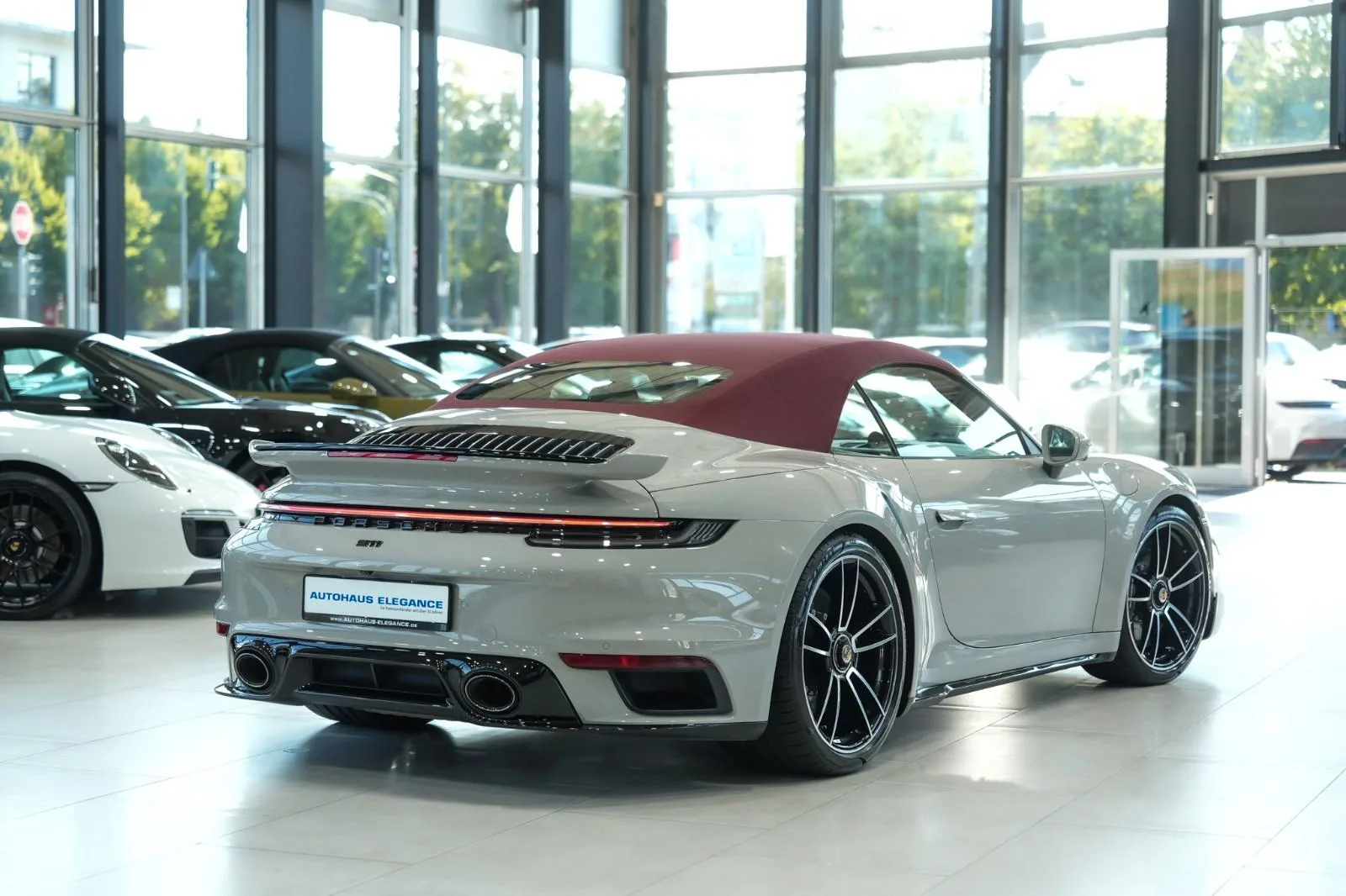 2021 Porsche 911 Turbo S Cabriolet, 29/30