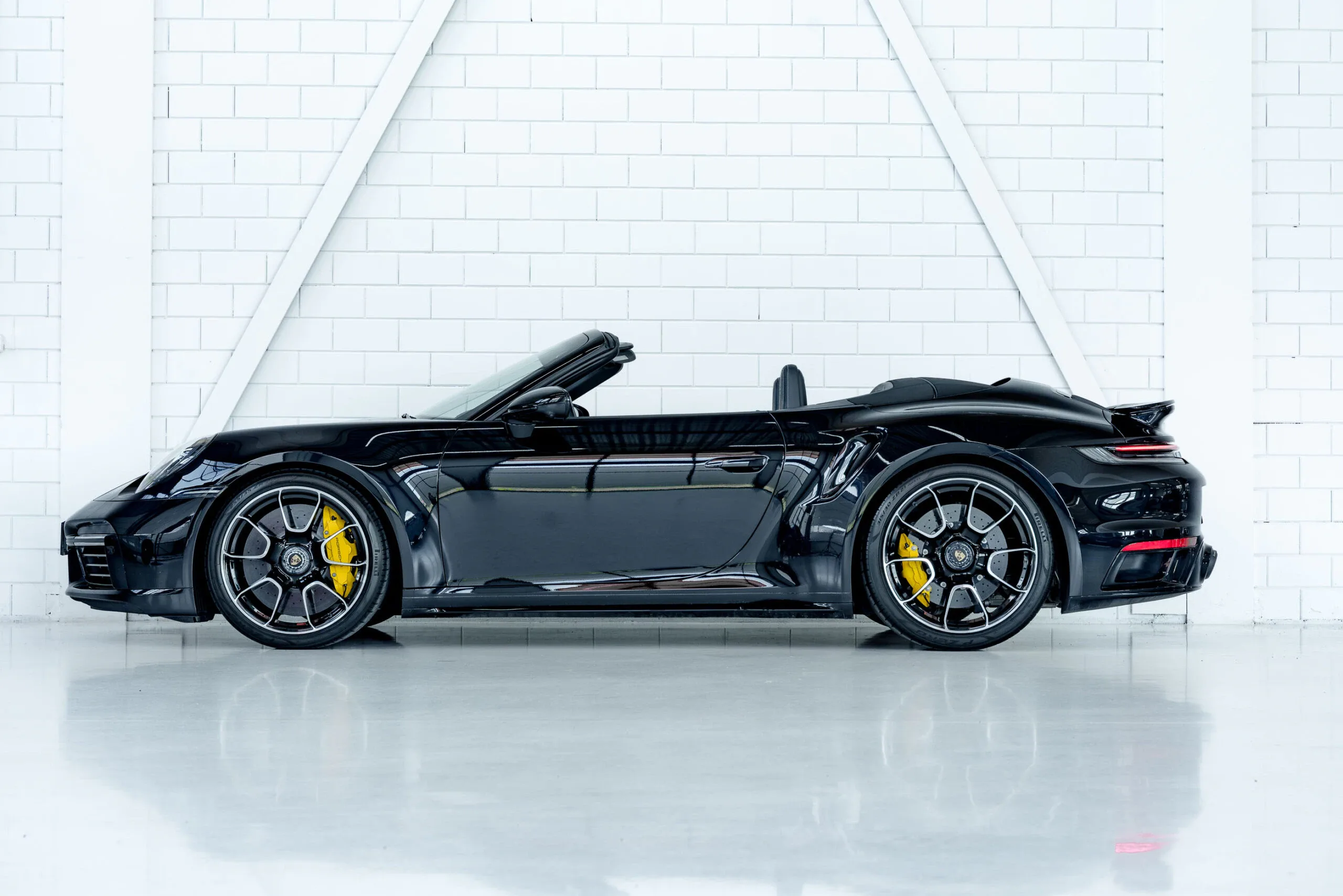 2021 Porsche 911 Turbo S Cabriolet, 2/30