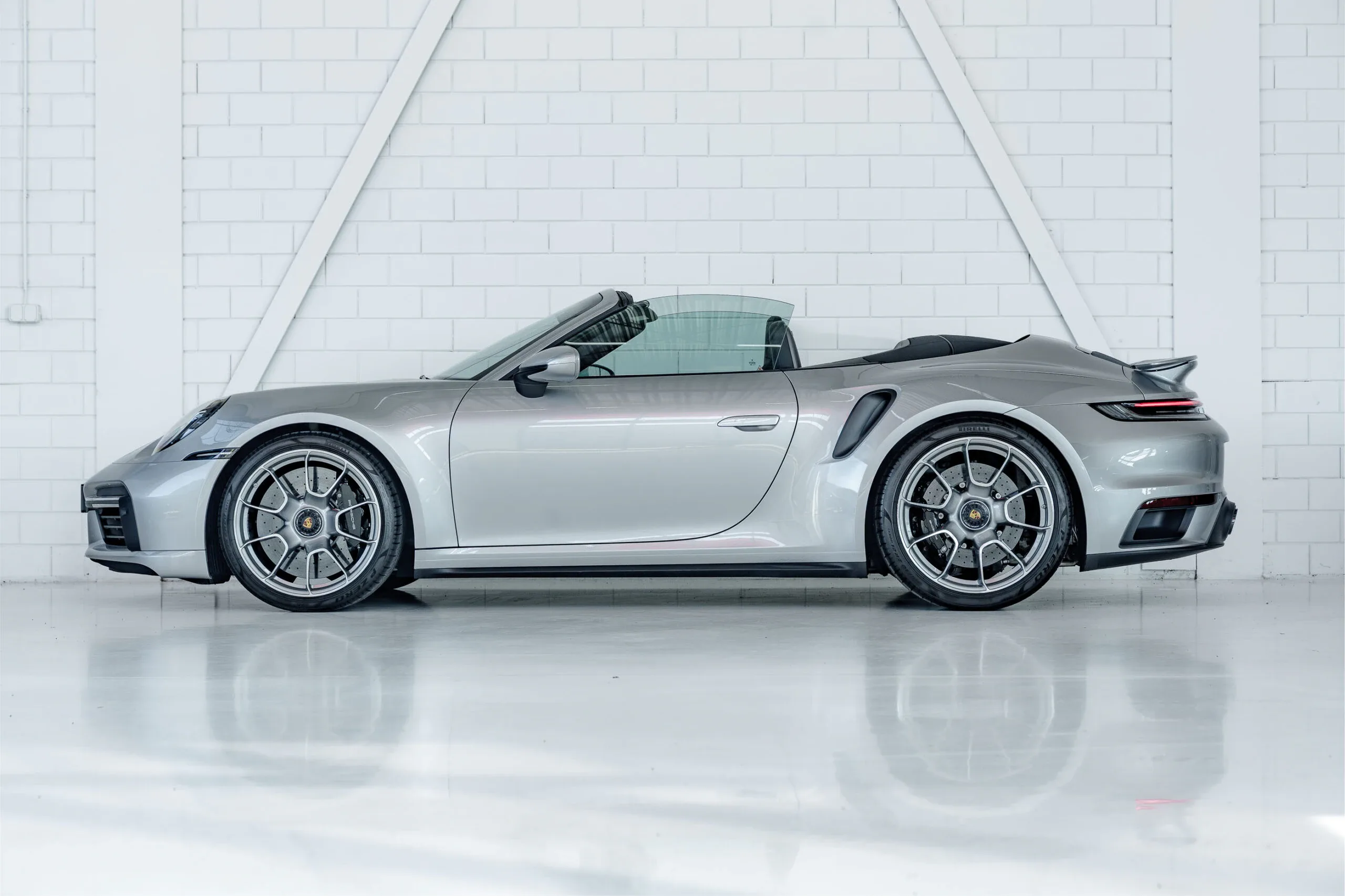 2021 Porsche 911 Turbo S Cabriolet, 2/30