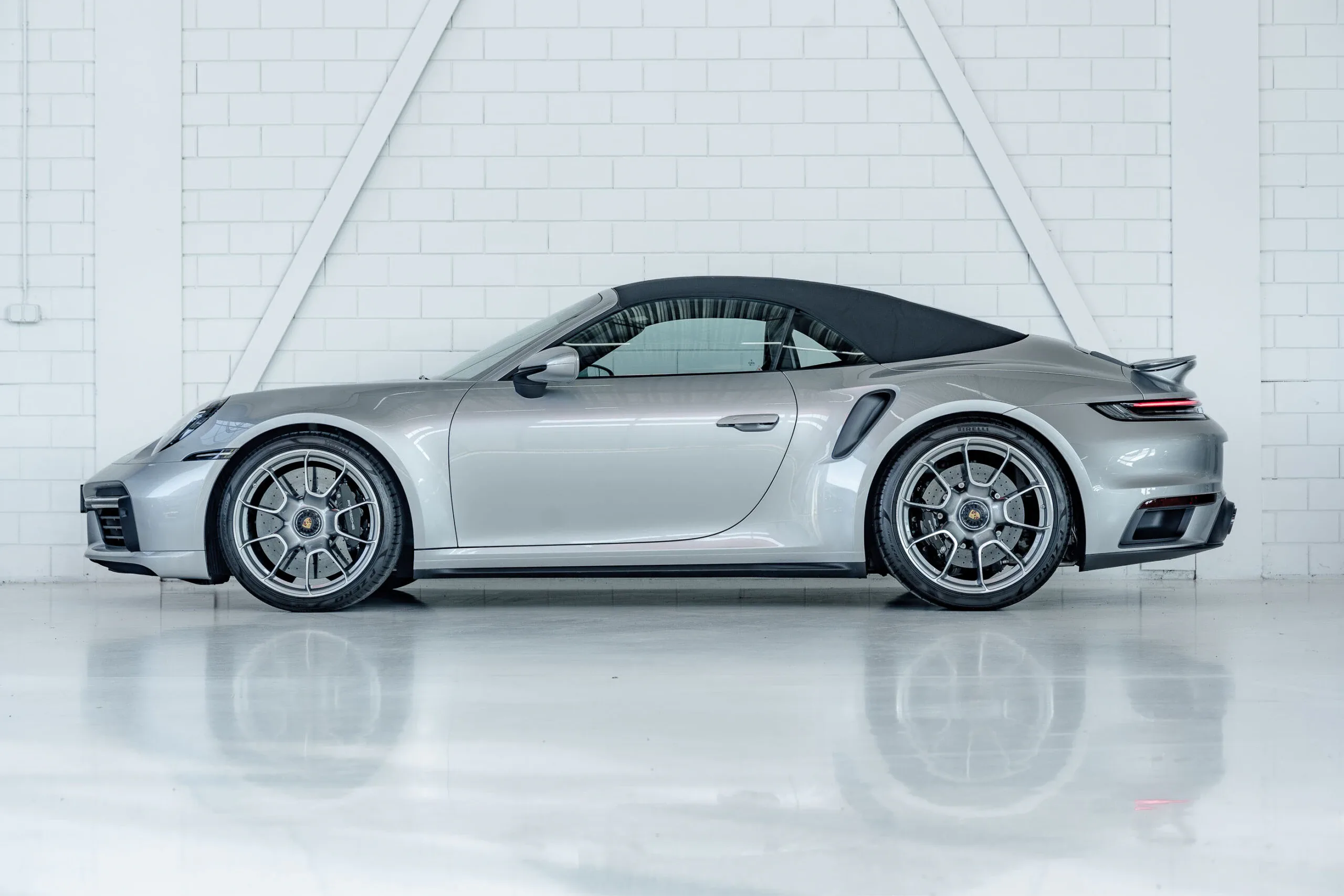 2021 Porsche 911 Turbo S Cabriolet, 3/30