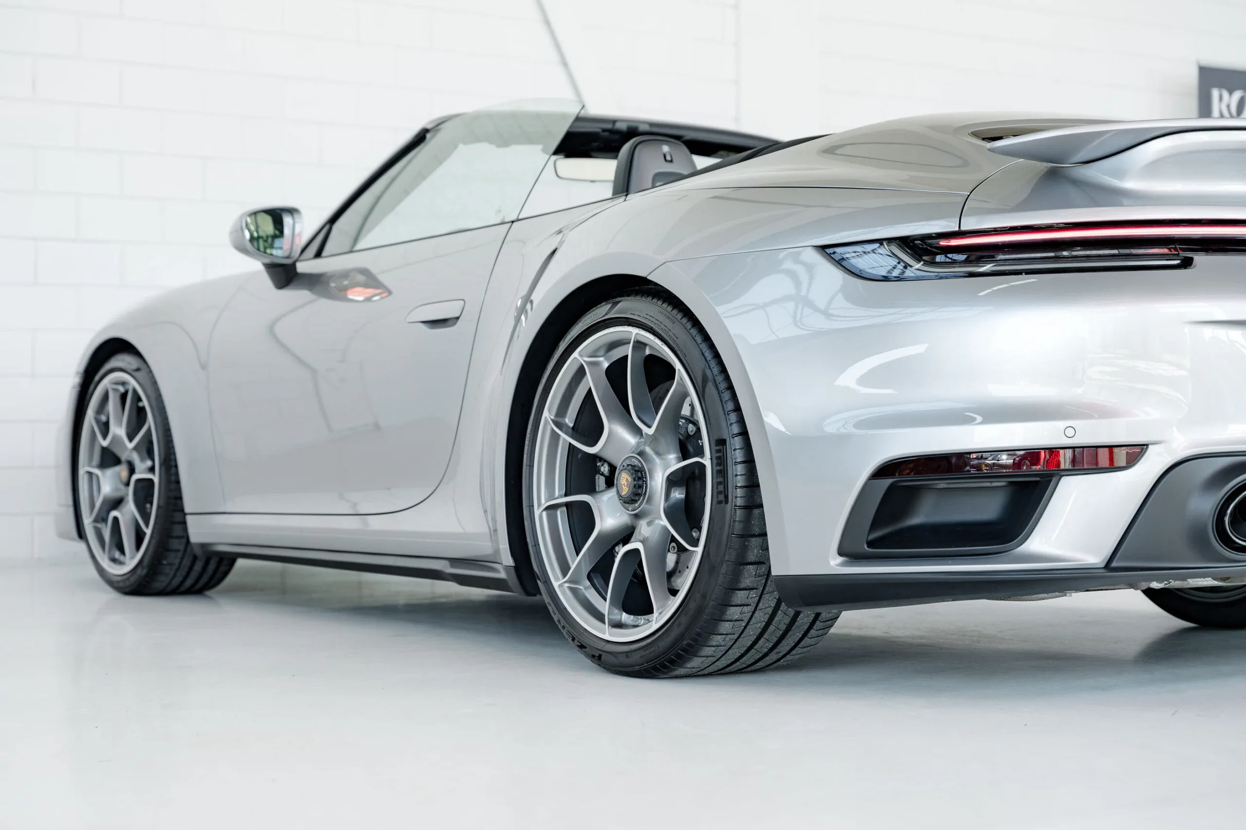2021 Porsche 911 Turbo S Cabriolet, 28/30