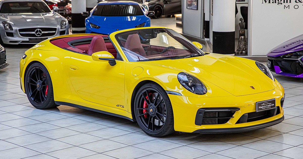 2021 Porsche 911 Carrera 4 GTS Cabriolet proposée par un concessionnaire spécialisé à Milan, Italie, photo principale