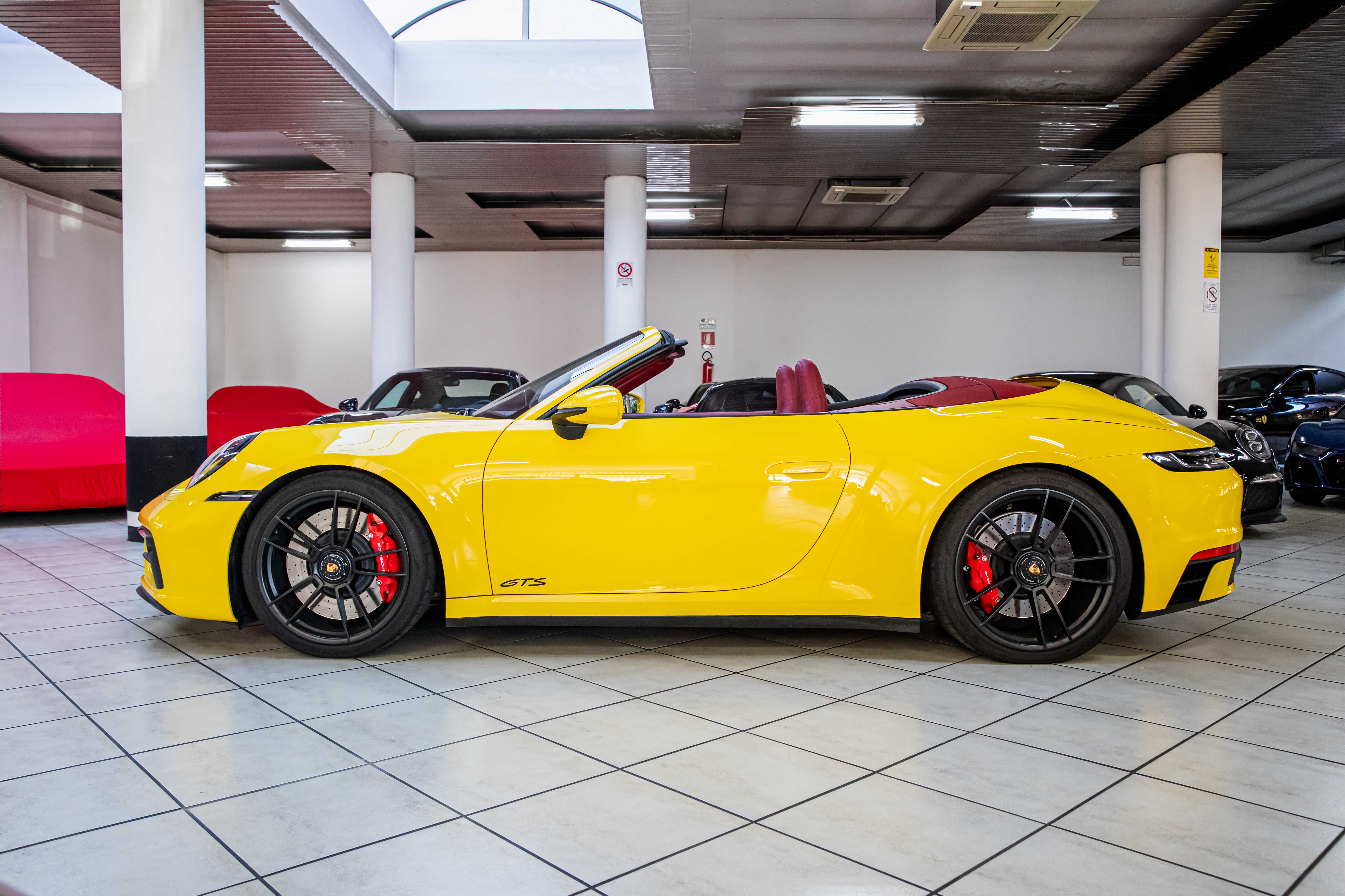 2021 Porsche 911 Carrera 4 GTS Cabriolet offered by a specialist dealer in Milan, Italy, photo 18 of 20
