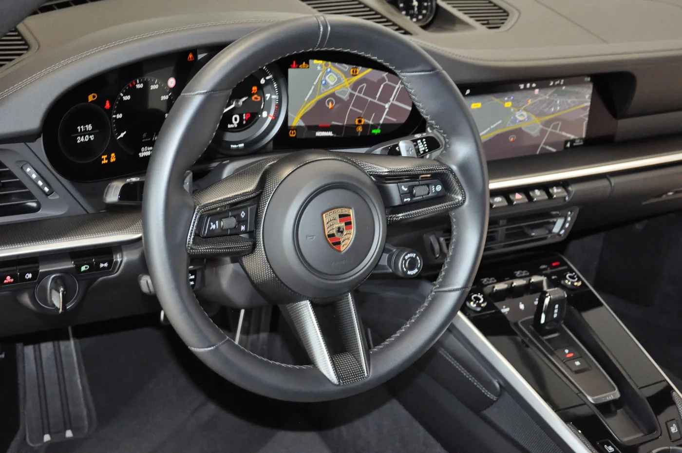 2021 Porsche 911 Carrera 4S offered by a collector car dealer in Alkmaar, Netherlands, photo 6 of 15