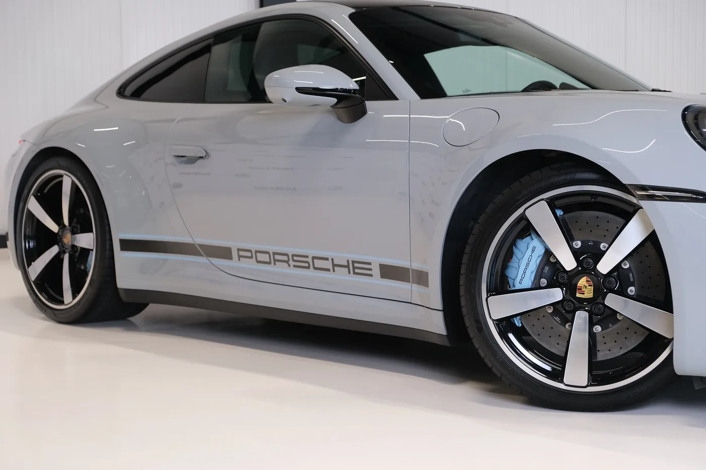 2021 Porsche 911 Carrera 4S offered by a collector car dealer in Alkmaar, Netherlands, photo 7 of 15