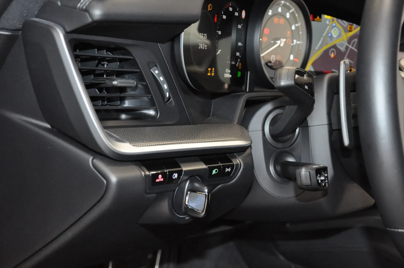 2021 Porsche 911 Carrera 4S offered by a collector car dealer in Alkmaar, Netherlands, photo 10 of 15