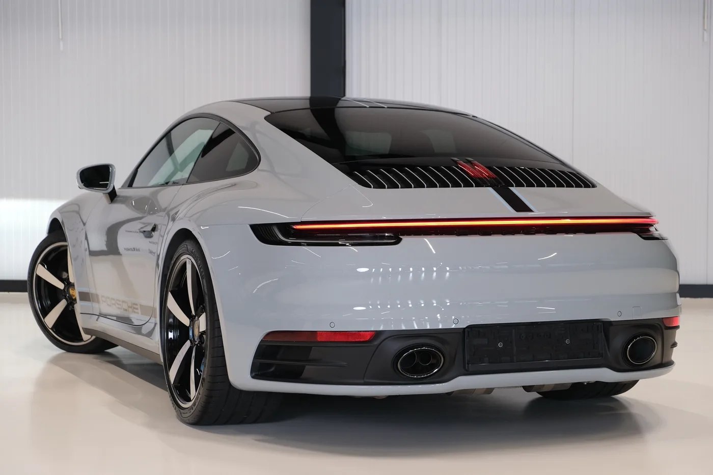 2021 Porsche 911 Carrera 4S offered by a collector car dealer in Alkmaar, Netherlands, photo 11 of 15