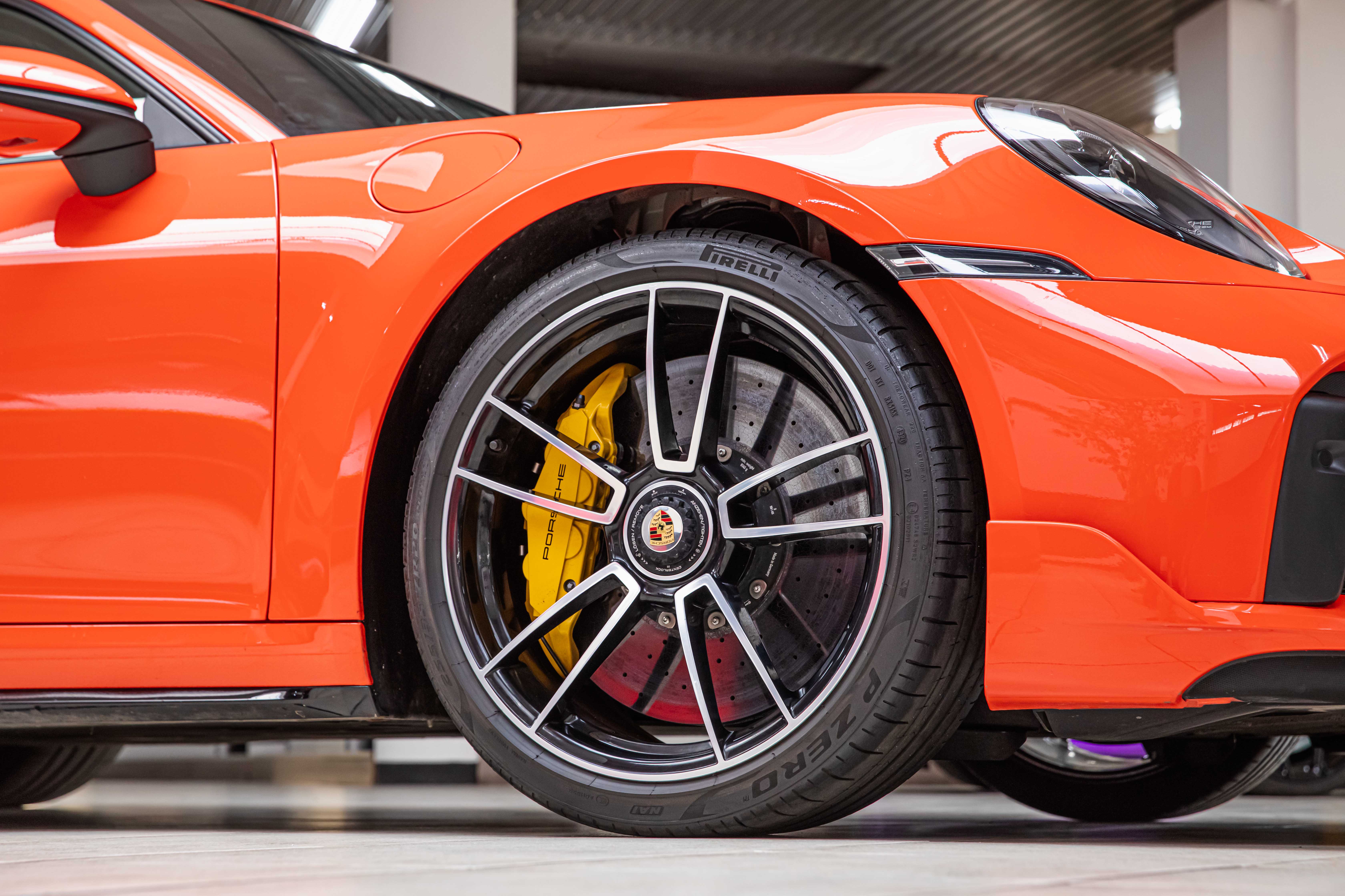 2021 Porsche 911 Turbo S offered by a specialist dealer in Milan, Italy, photo 17 of 20