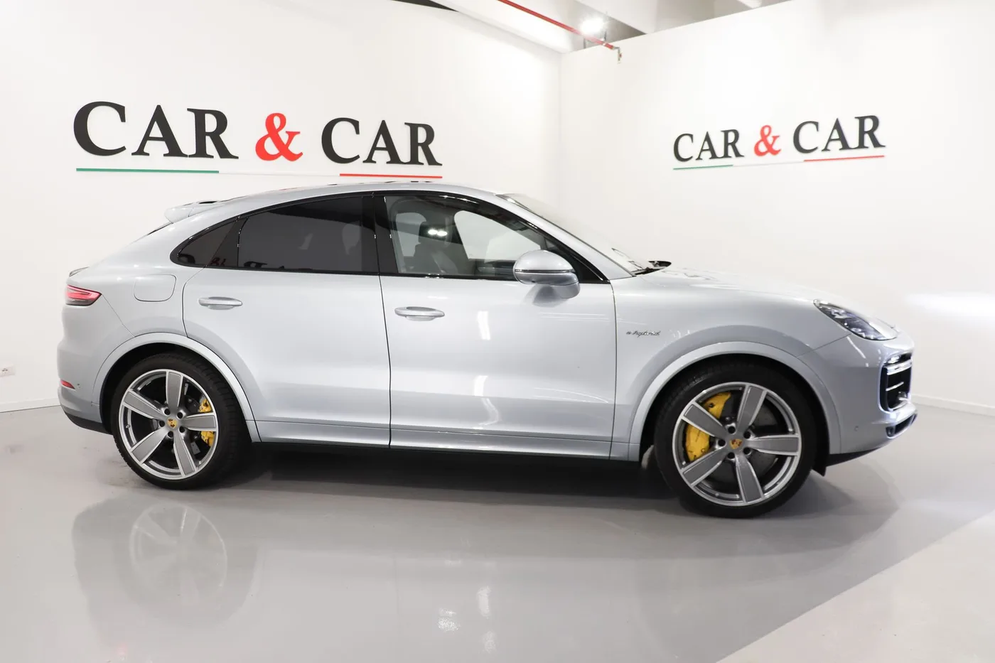 2021 Porsche Cayenne Turbo S Coupé, E-Hybrid offered by a supercar dealer in Zibido San Giacomo, Italy, photo 5 of 13