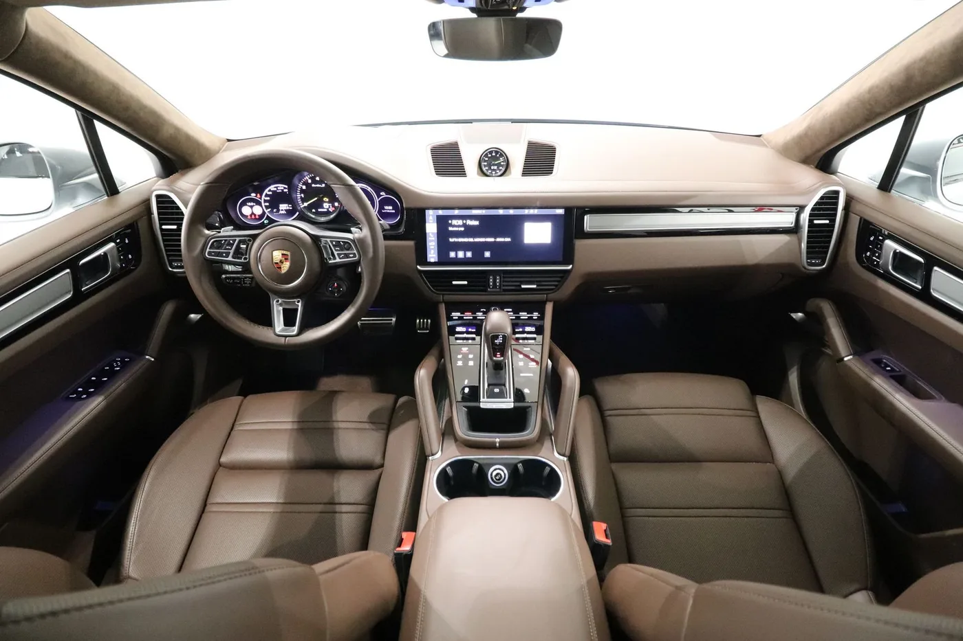 2021 Porsche Cayenne Turbo S Coupé, E-Hybrid offered by a supercar dealer in Zibido San Giacomo, Italy, photo 10 of 13