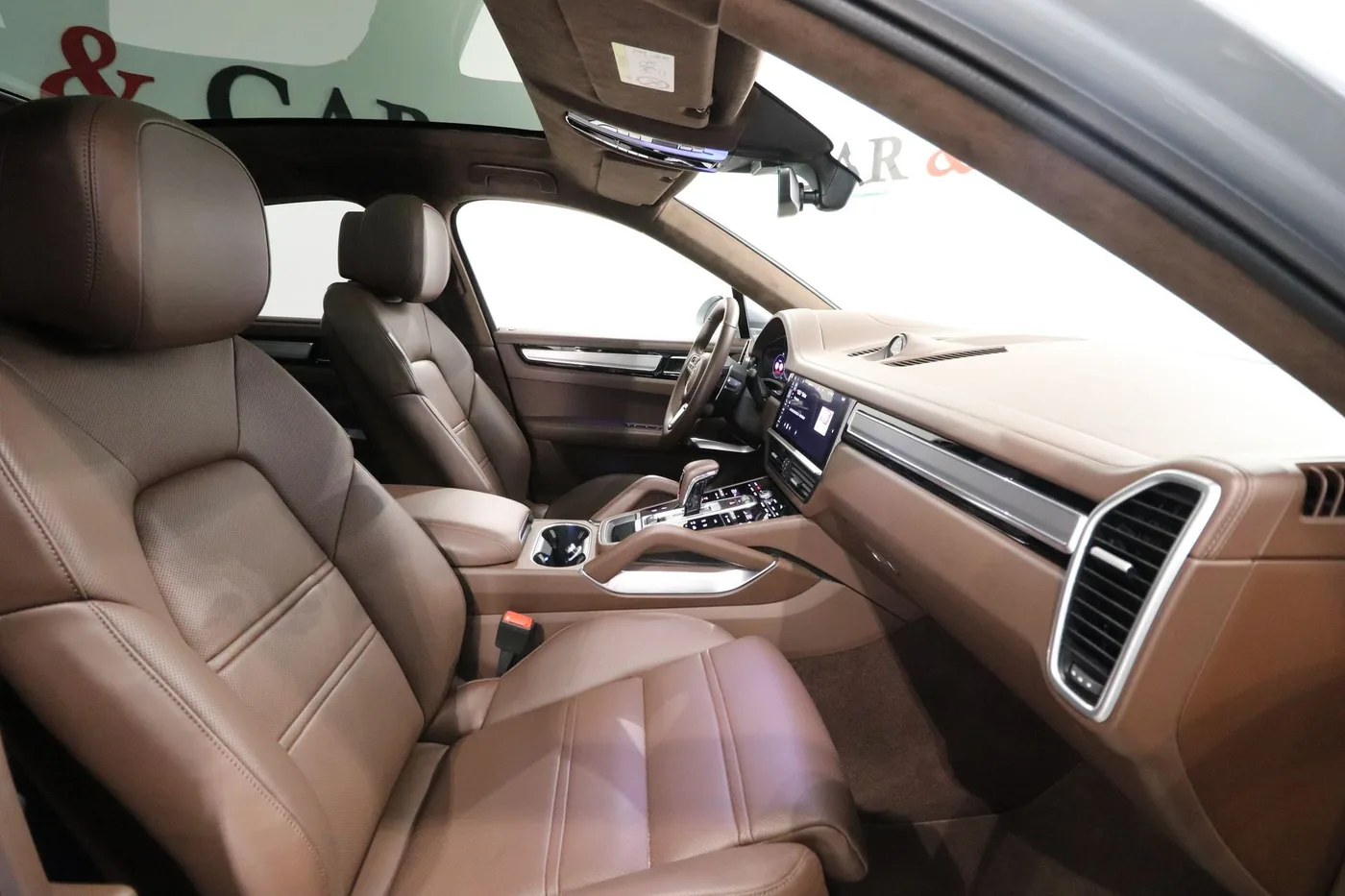2021 Porsche Cayenne Turbo S Coupé, E-Hybrid offered by a supercar dealer in Zibido San Giacomo, Italy, photo 12 of 13