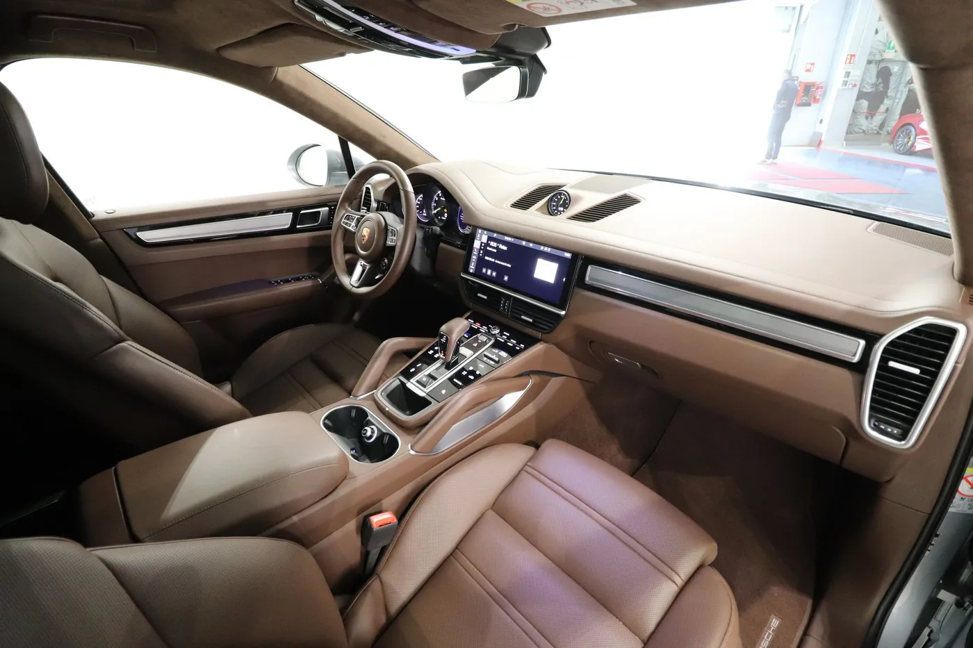 2021 Porsche Cayenne Turbo S Coupé, E-Hybrid offered by a supercar dealer in Zibido San Giacomo, Italy, photo 13 of 13