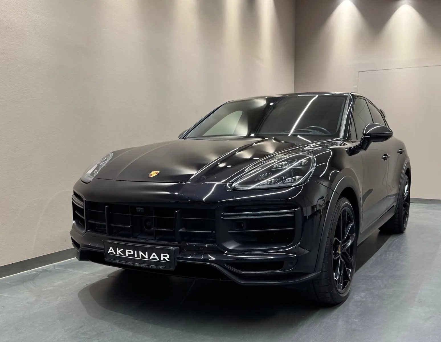 2021 Porsche Cayenne Turbo GT proposée par un concessionnaire spécialisé à Holzgerlingen, Allemagne, photo principale