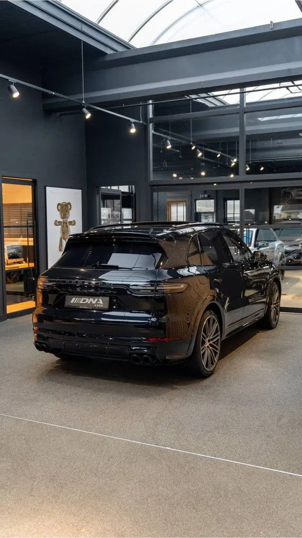 2021 Porsche Cayenne Turbo S E-Hybrid Techart / Exclusive Manufaktur, 24/30