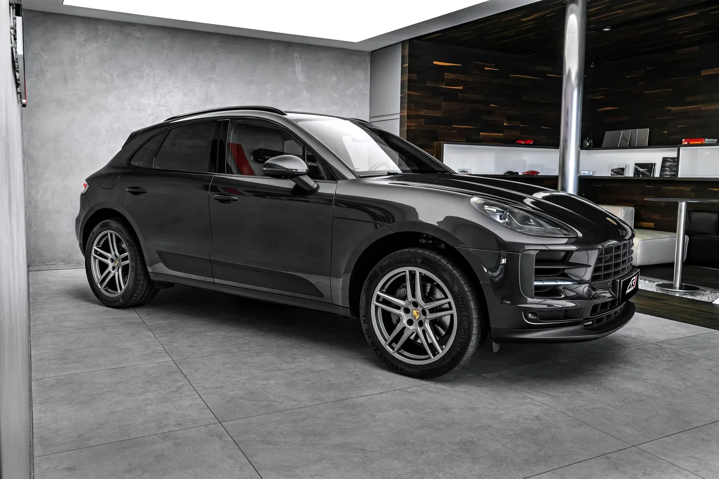 2021 Porsche Macan S offered by a specialist dealer in Ostrava, Czechia, photo 4 of 15