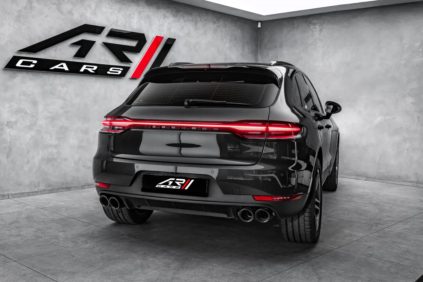 2021 Porsche Macan S offered by a specialist dealer in Ostrava, Czechia, photo 6 of 15
