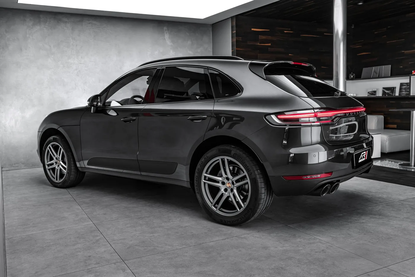 2021 Porsche Macan S offered by a specialist dealer in Ostrava, Czechia, photo 7 of 15