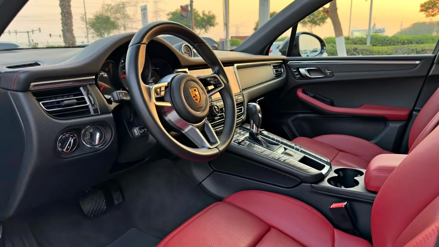 2021 Porsche Macan S offered by a specialist dealer in Dubai, United Arab Emirates, photo 8 of 14