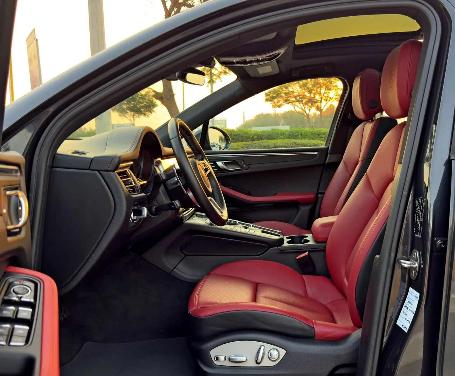 2021 Porsche Macan S offered by a specialist dealer in Dubai, United Arab Emirates, photo 9 of 14