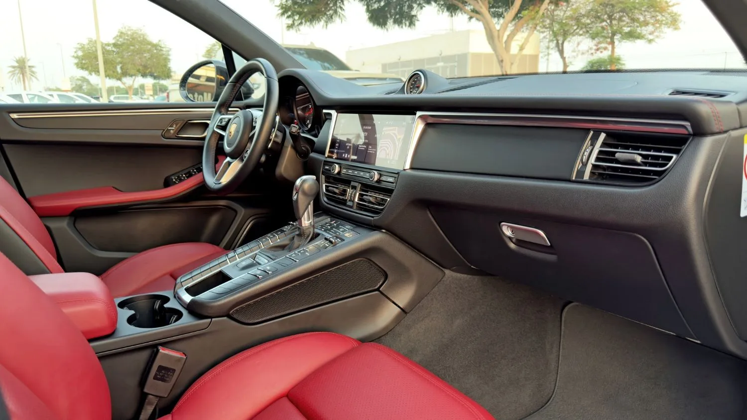 2021 Porsche Macan S offered by a specialist dealer in Dubai, United Arab Emirates, photo 10 of 14