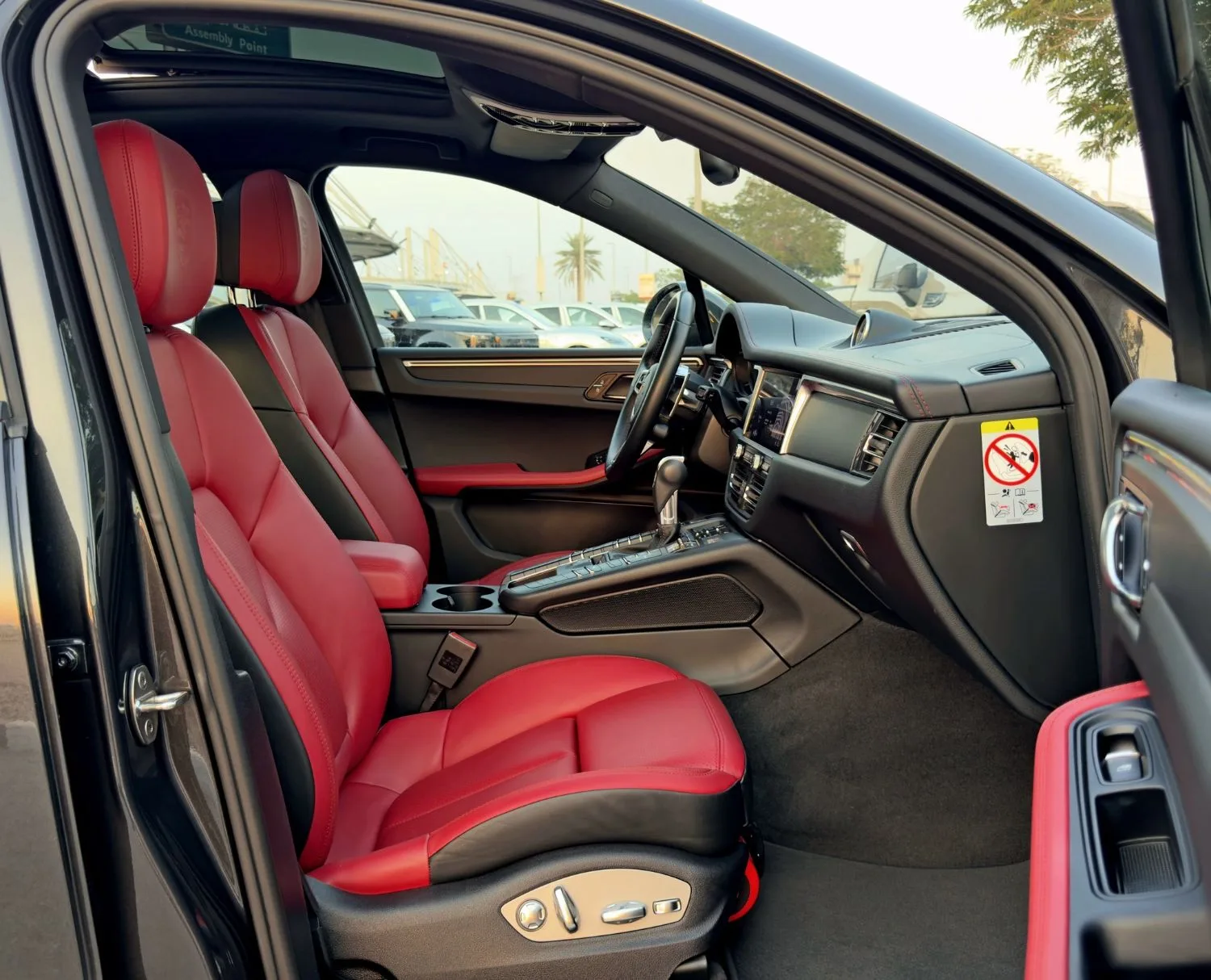 2021 Porsche Macan S offered by a specialist dealer in Dubai, United Arab Emirates, photo 11 of 14