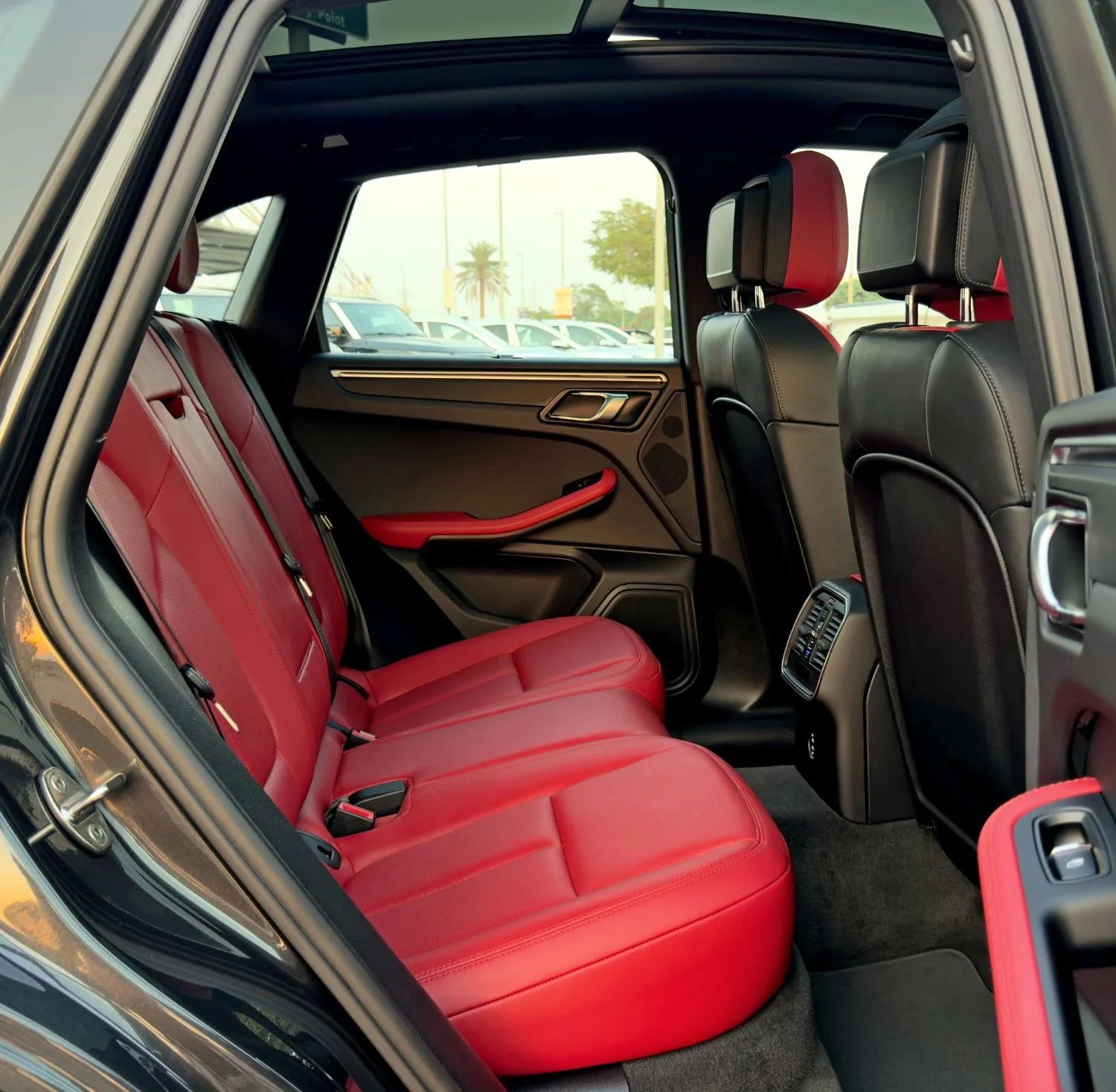2021 Porsche Macan S offered by a specialist dealer in Dubai, United Arab Emirates, photo 12 of 14