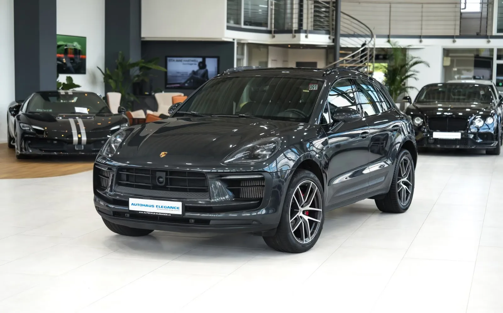 2021 Porsche Macan S angeboten von einem Fachhändler in Köln, Deutschland, Hauptfoto