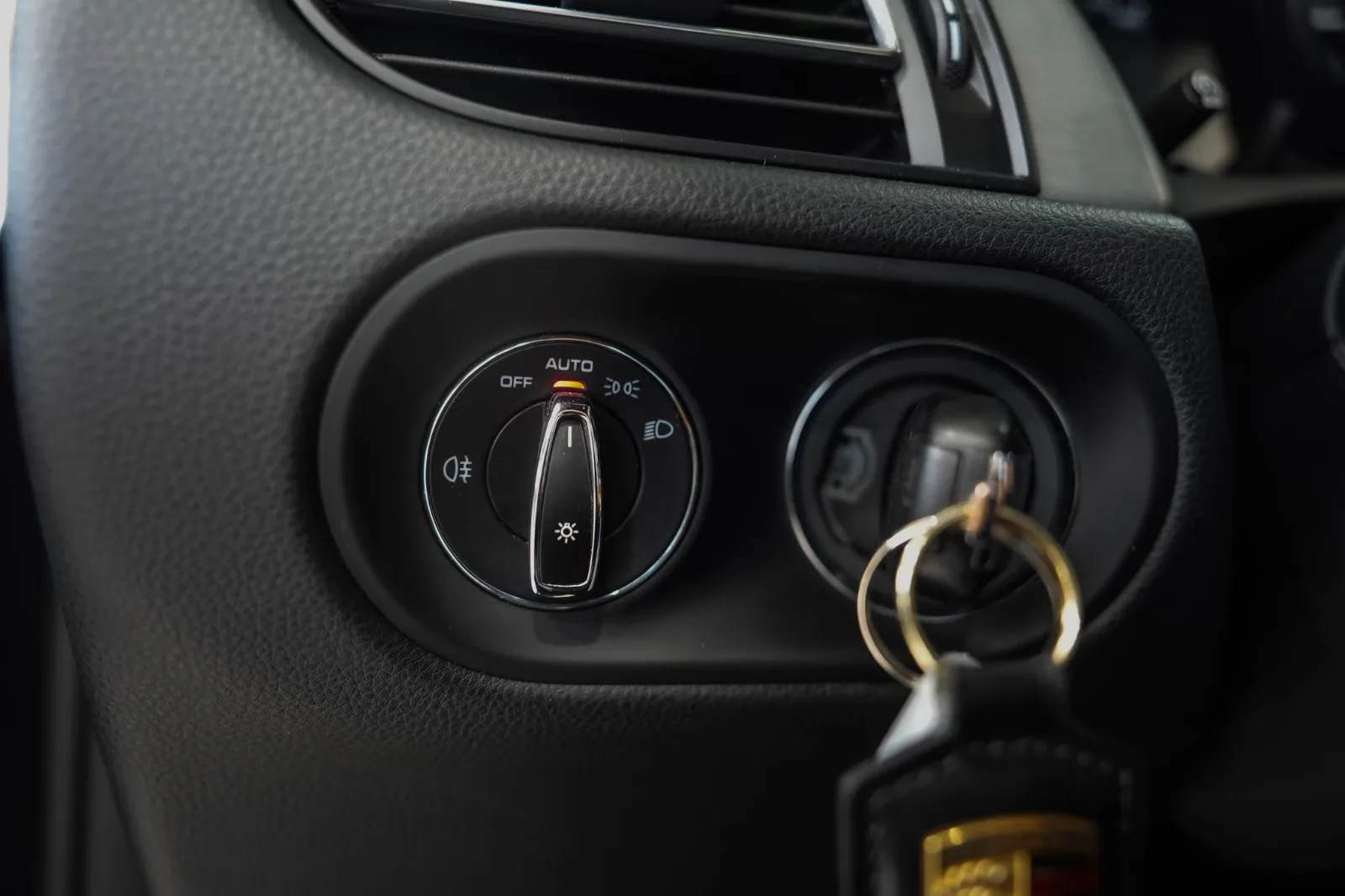 2021 Porsche Macan S, 21/23
