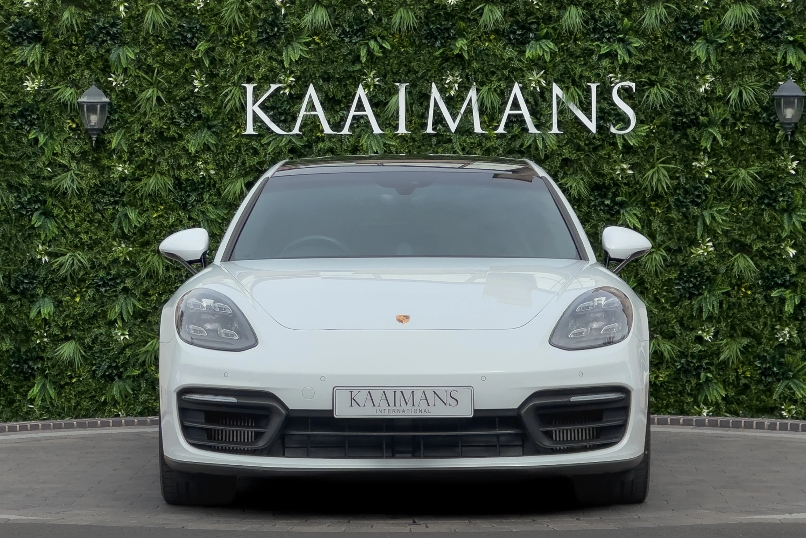 2021 Porsche Panamera 4 E-Hybrid Sport Turismo, 2/30