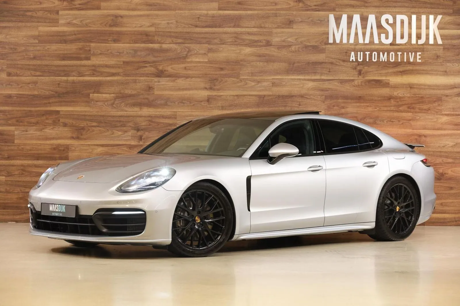 2021 Porsche Panamera 4 E-Hybrid proposée par un concessionnaire spécialisé à Werkendam, Pays-Bas, photo principale