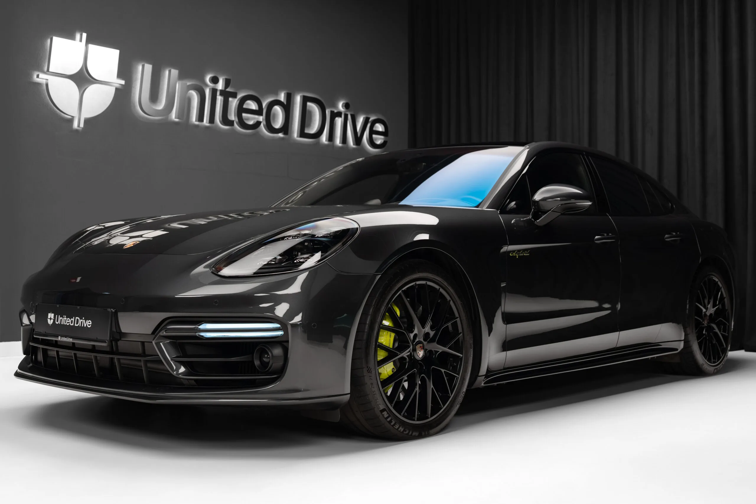 2021 Porsche Panamera 4S E-Hybrid angeboten von einem Fachhändler in Voluntari, Rumänien, Hauptfoto
