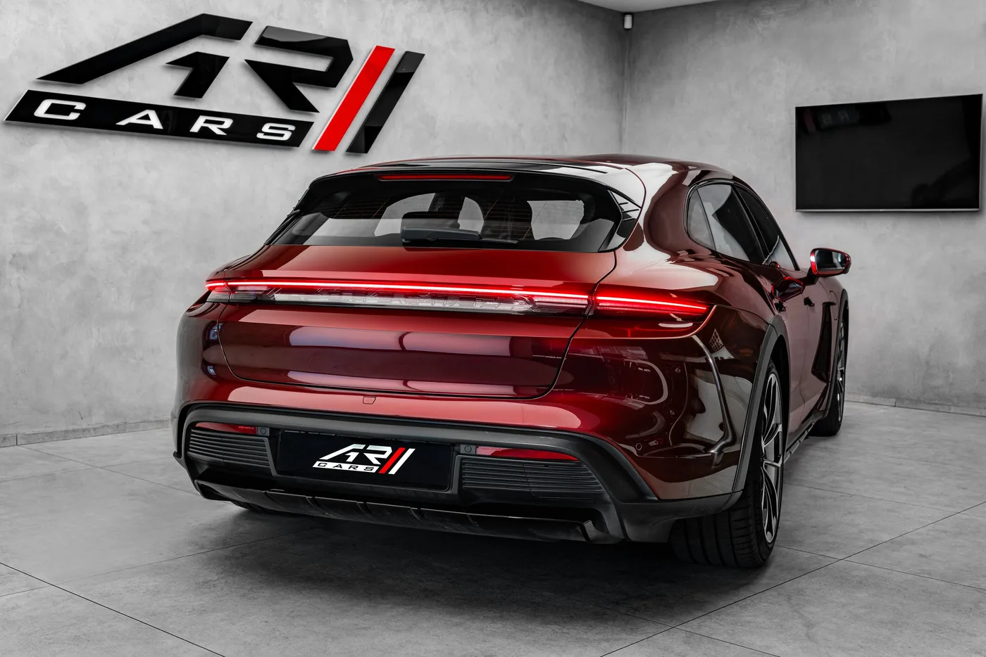 2021 Porsche Taycan 4S Cross Turismo proposée par un concessionnaire spécialisé à Ostrava, Tchéquie, photo 5 sur 15