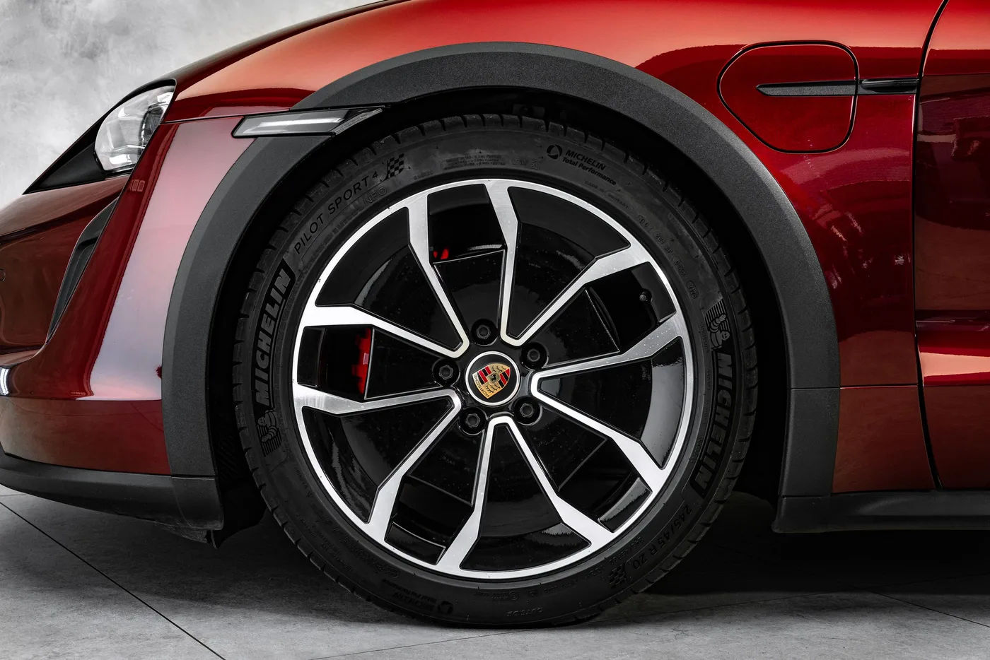 2021 Porsche Taycan 4S Cross Turismo proposée par un concessionnaire spécialisé à Ostrava, Tchéquie, photo 9 sur 15