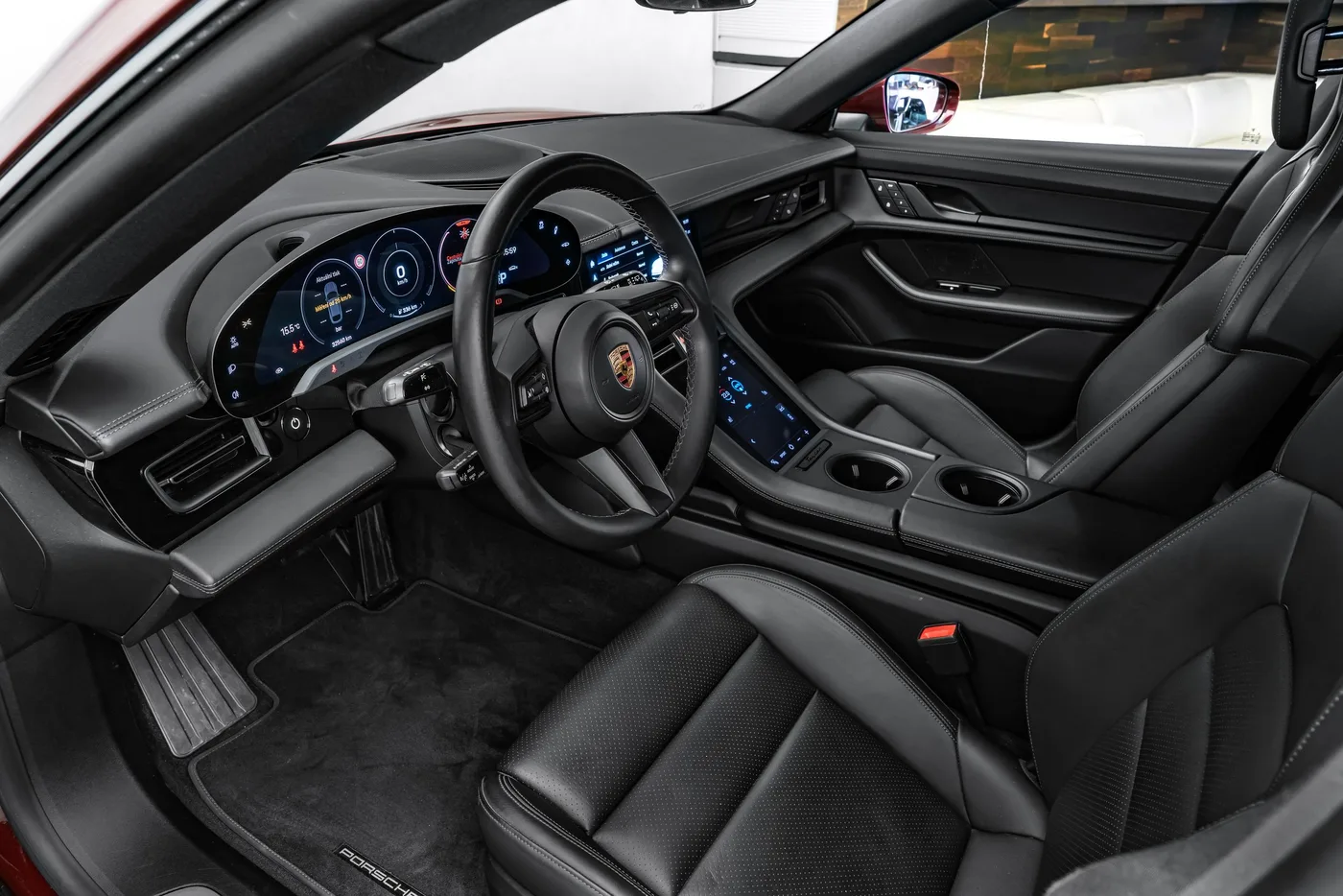 2021 Porsche Taycan 4S Cross Turismo proposée par un concessionnaire spécialisé à Ostrava, Tchéquie, photo 10 sur 15