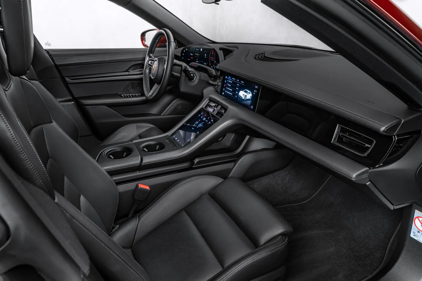 2021 Porsche Taycan 4S Cross Turismo proposée par un concessionnaire spécialisé à Ostrava, Tchéquie, photo 11 sur 15
