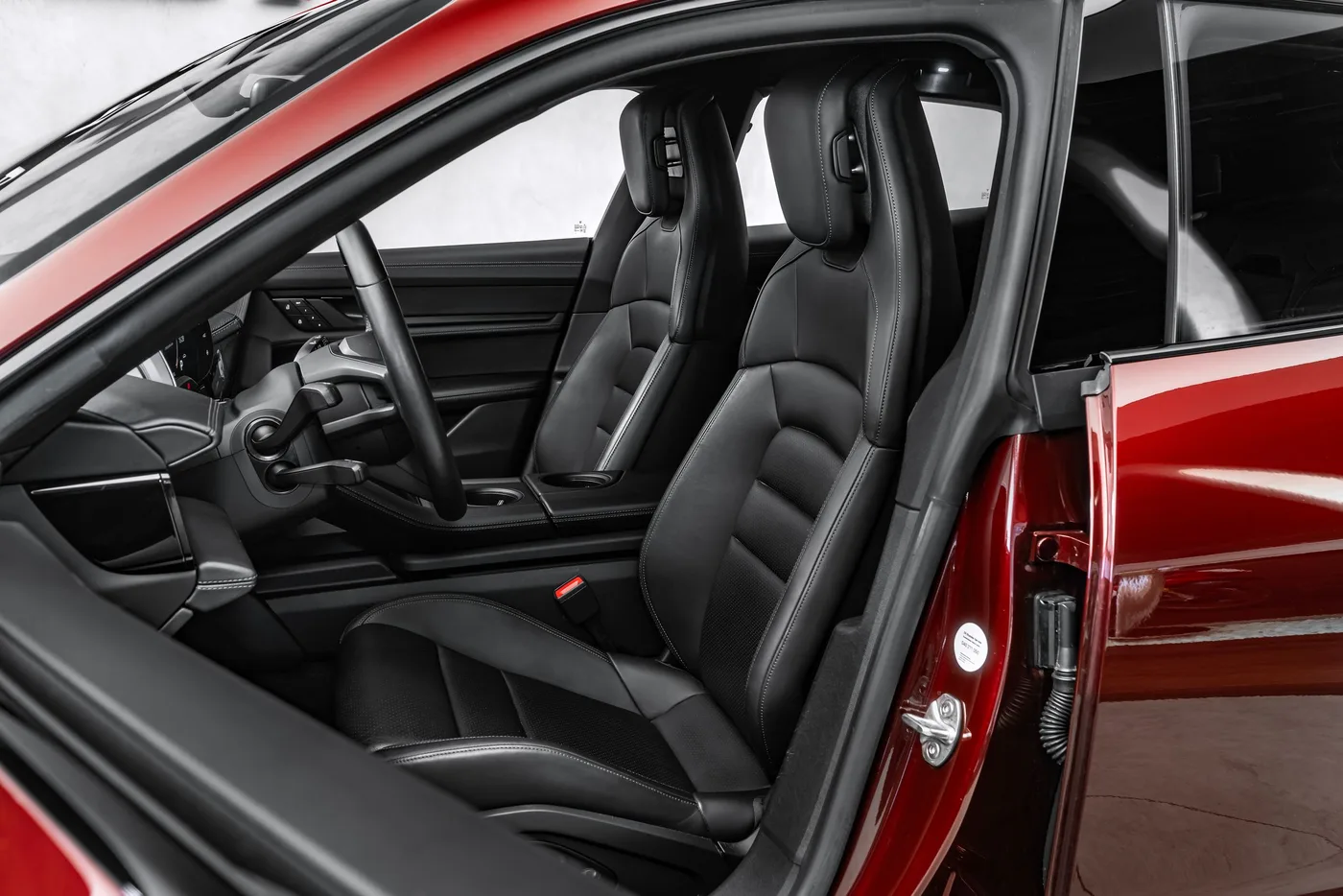 2021 Porsche Taycan 4S Cross Turismo proposée par un concessionnaire spécialisé à Ostrava, Tchéquie, photo 12 sur 15