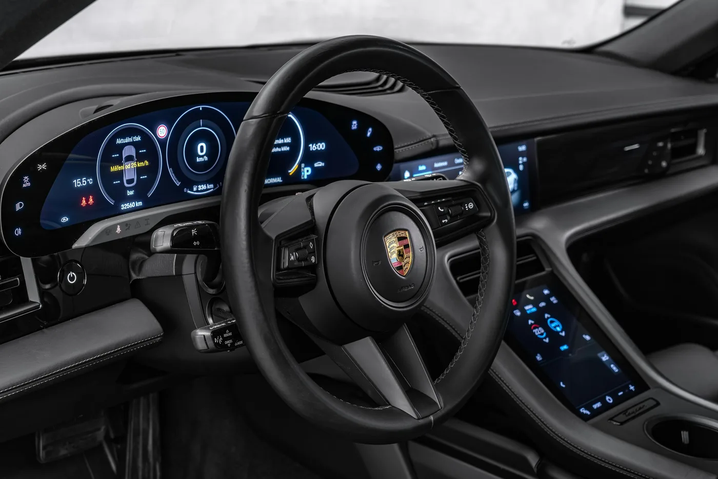 2021 Porsche Taycan 4S Cross Turismo proposée par un concessionnaire spécialisé à Ostrava, Tchéquie, photo 14 sur 15
