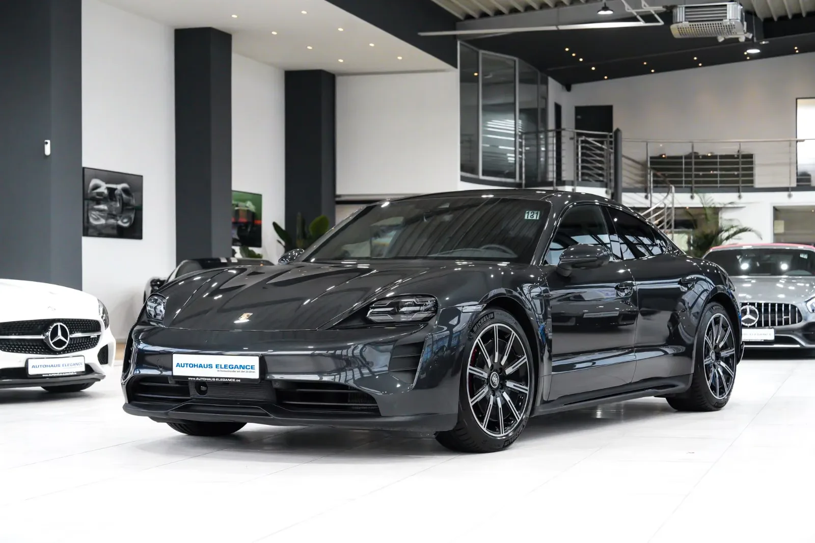 2021 Porsche Taycan 4S angeboten von einem Fachhändler in Köln, Deutschland, Hauptfoto