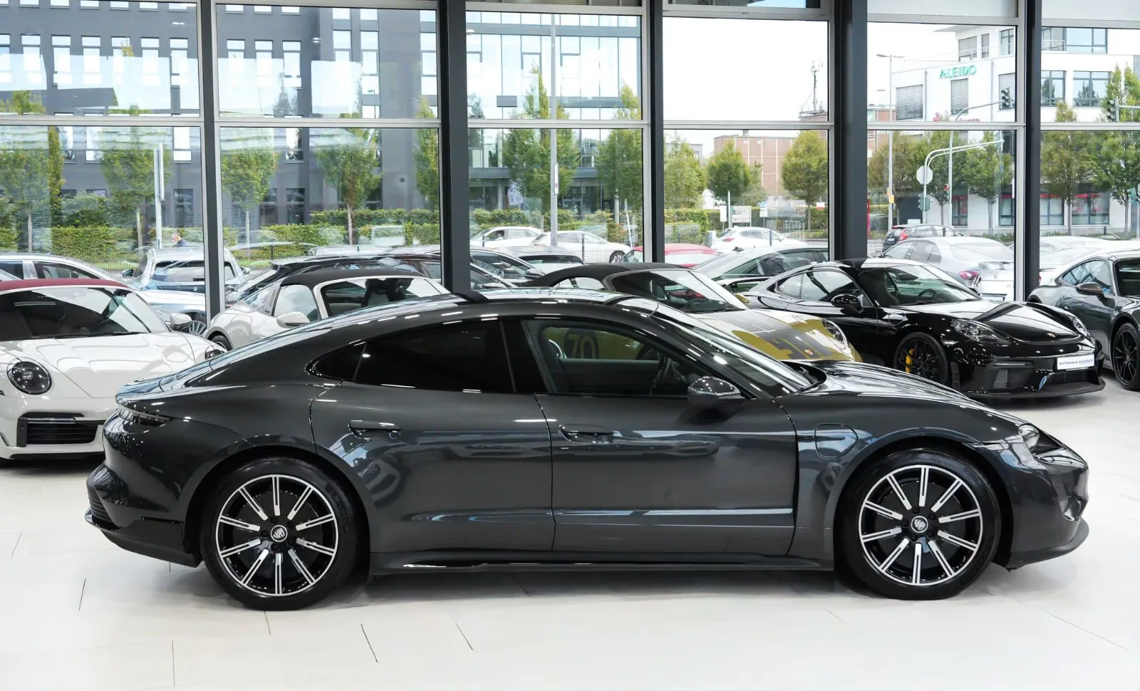 2021 Porsche Taycan 4S, 8/30