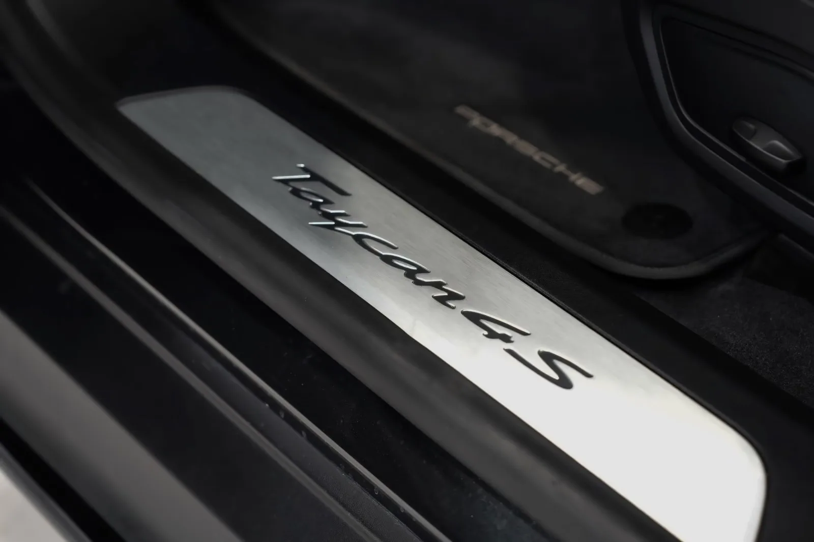 2021 Porsche Taycan 4S, 16/30